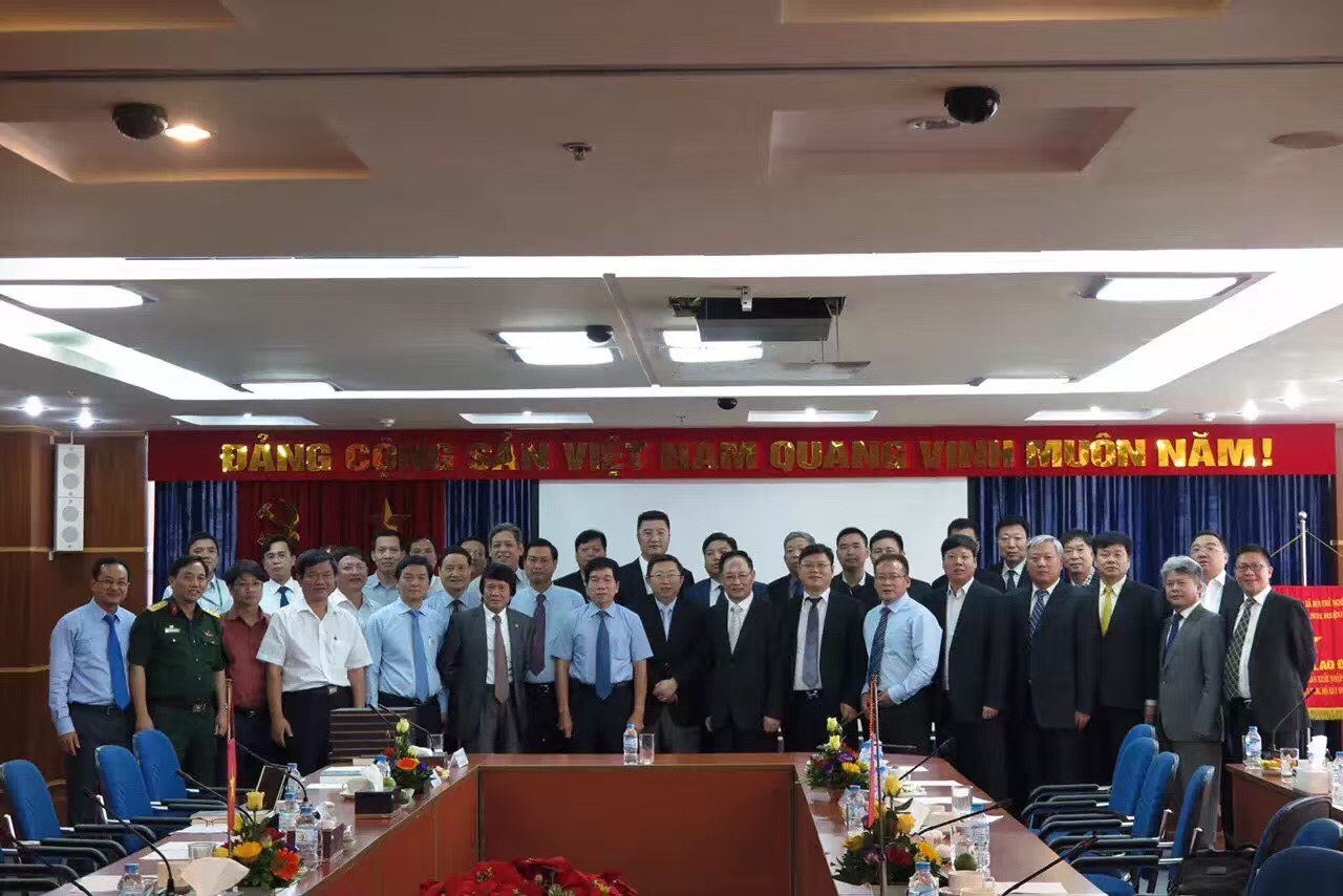 考察团与越南承包商协会交流