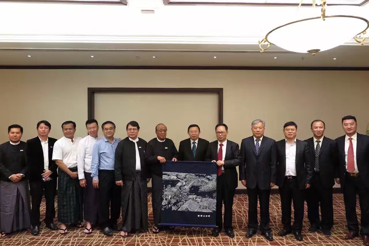 考察团与缅甸承包商协会交流