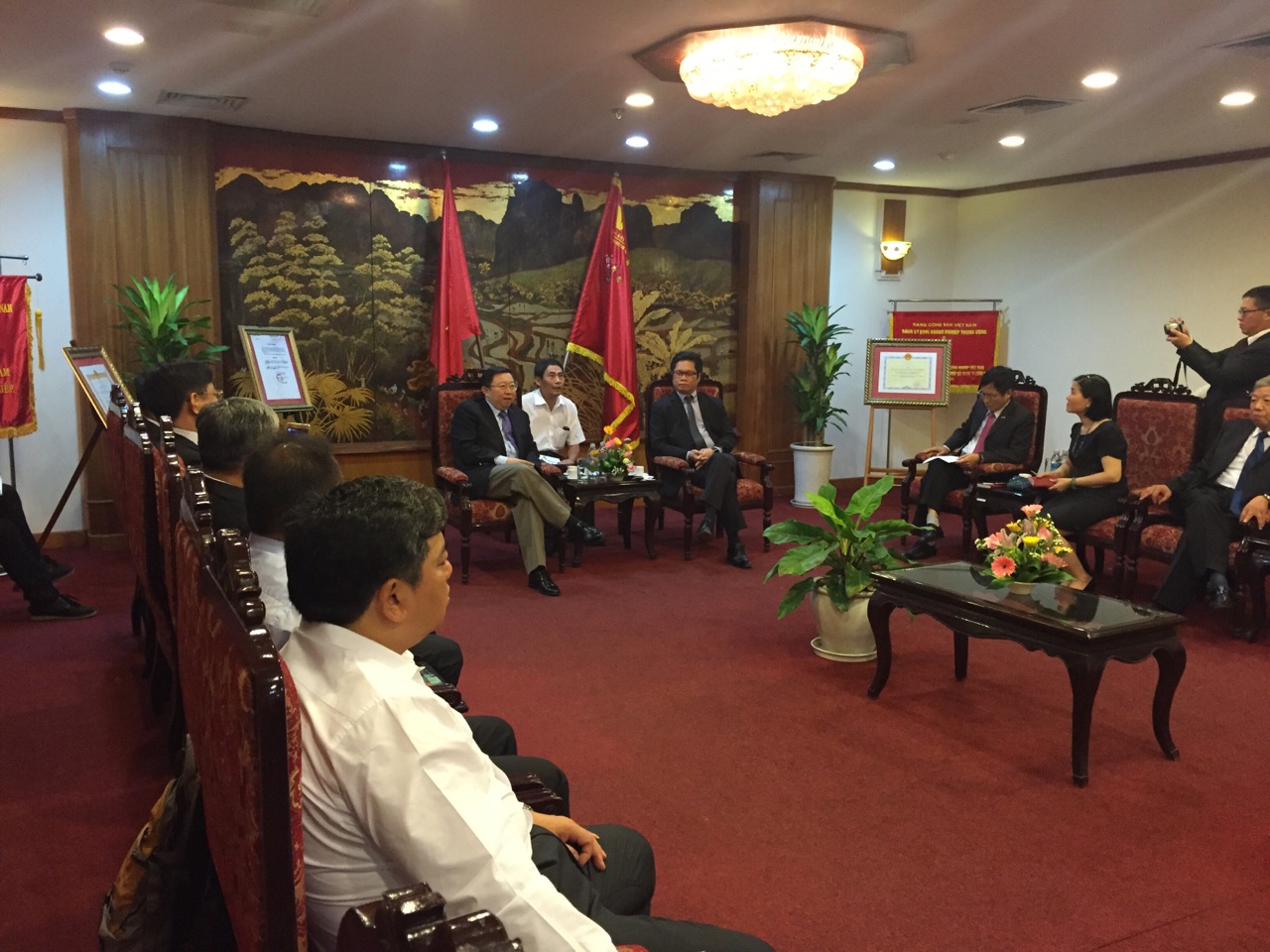 越南工商会会长（部长级）会见考察团